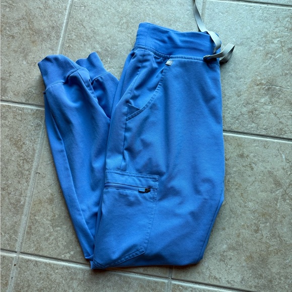 Figs Vibrant Blue Scrub Set XS - Picture 7 of 7